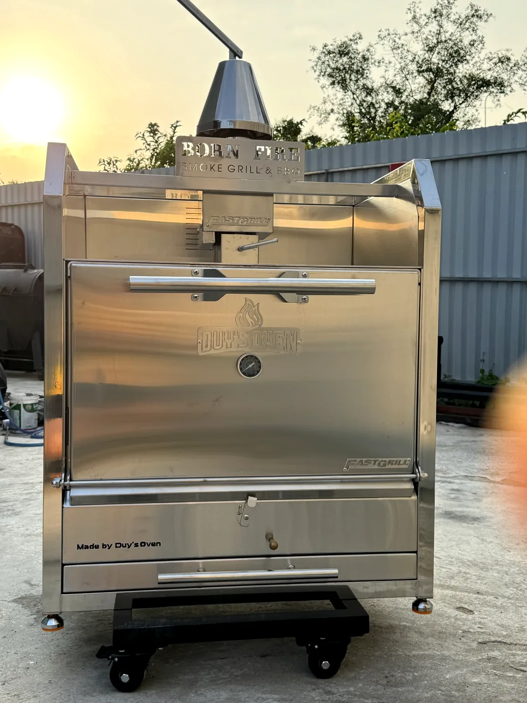 FastGrill Compact chụp lúc hoàng hôn