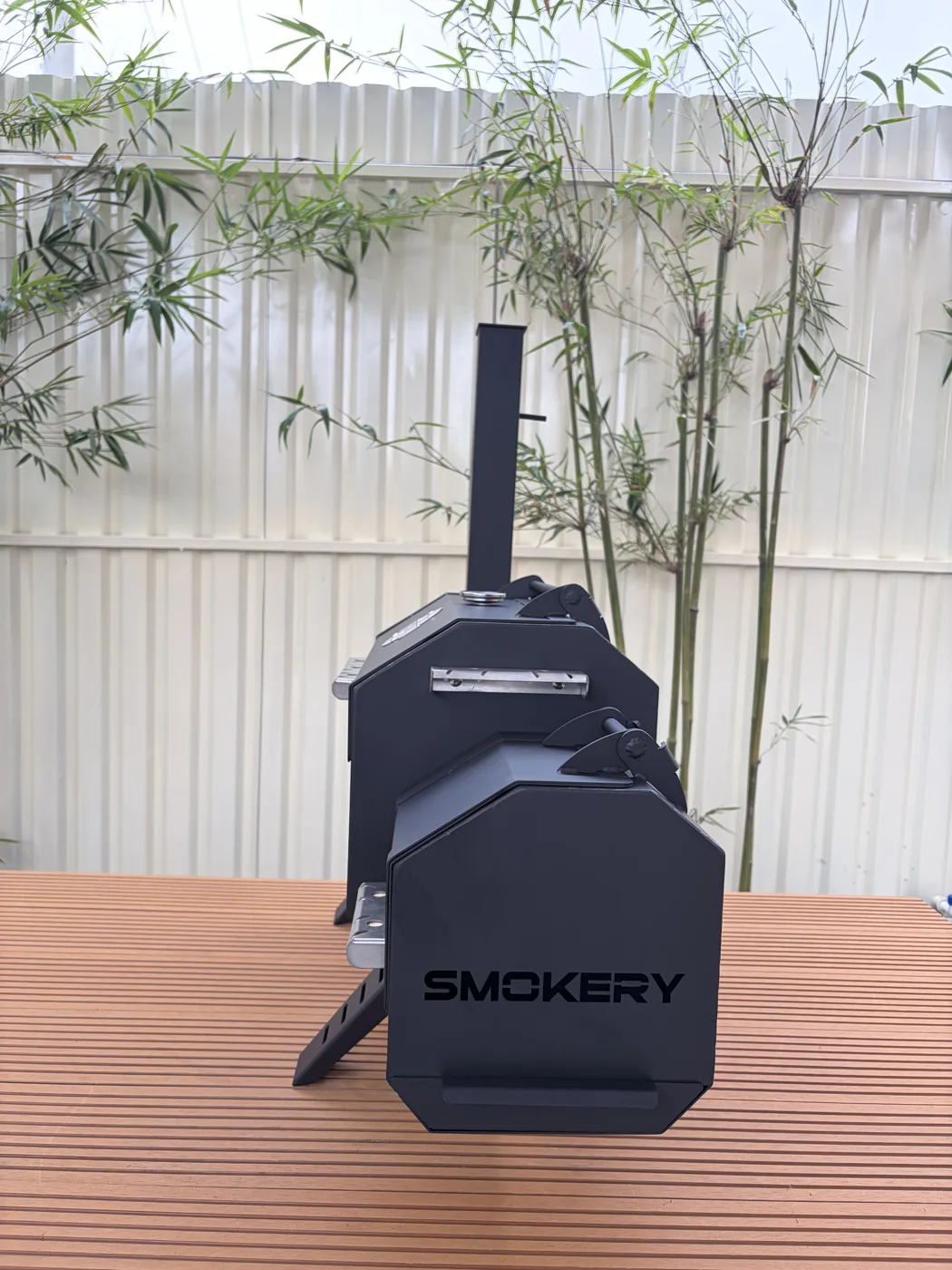 Pantina Smoker gấp gọn — mặt khoang đốt chữ SMOKERY