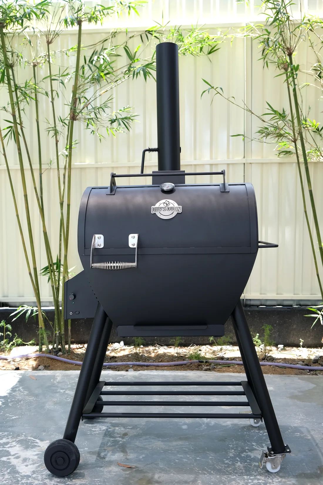 Lò Tách Khói 65L inox 304 trên sân thượng căn hộ lúc hoàng hôn