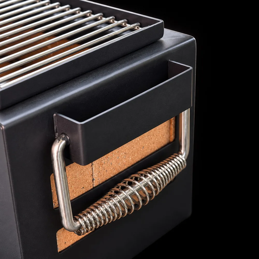 Cận cảnh tay cầm inox bọc lò xo của lò Yakitori